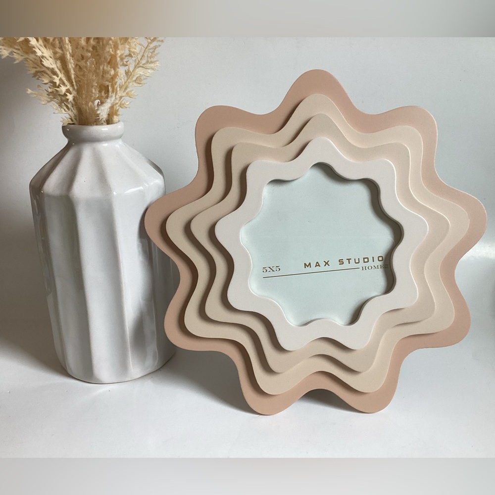 Max Studio Home Star Shaped Picture Frame ~ Fits 5’’ x 5’’ Photo